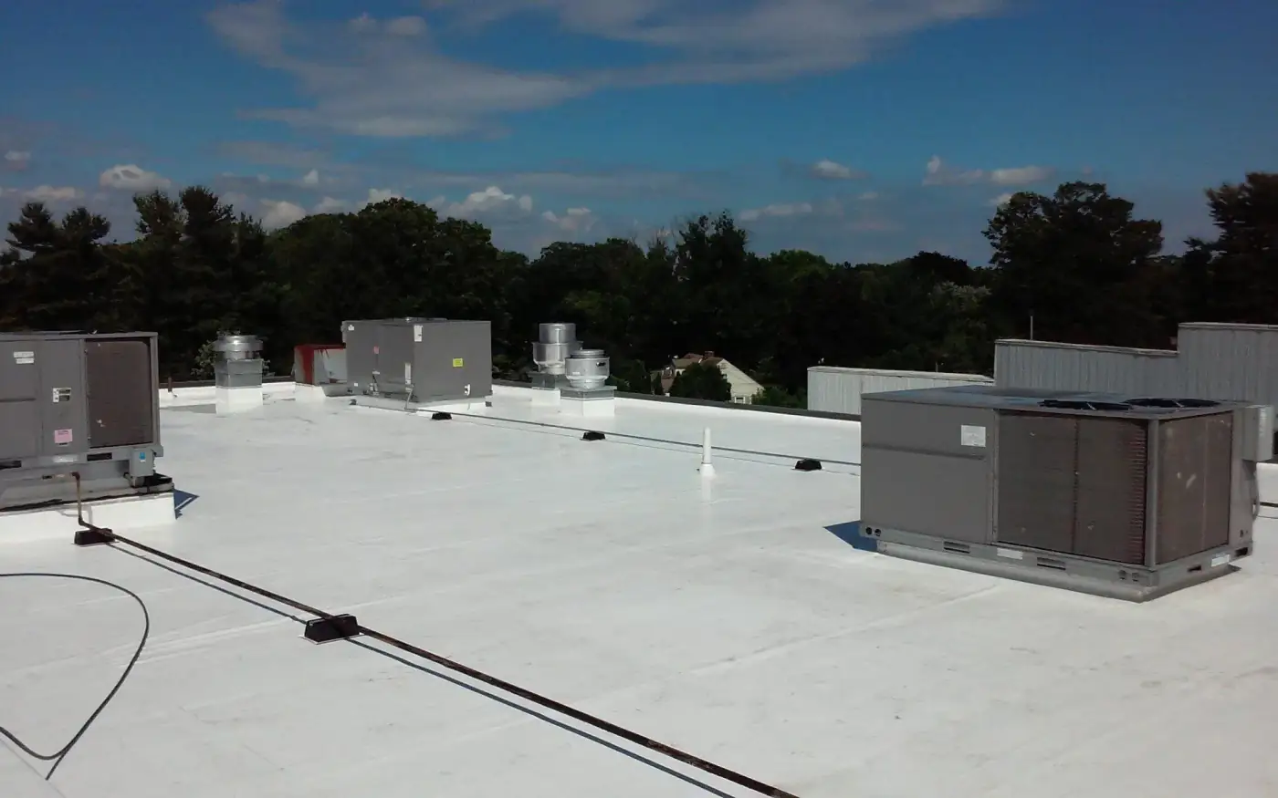 Clean commercial roof membrane installation